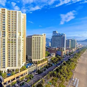 Rozy's Cozy Beachfront 나트랑