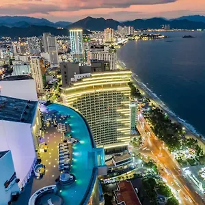 Panorama Oceanfront 나트랑